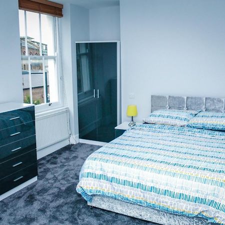 Camden Guest House Double Bedroom With Super Large King Bed 런던 외부 사진