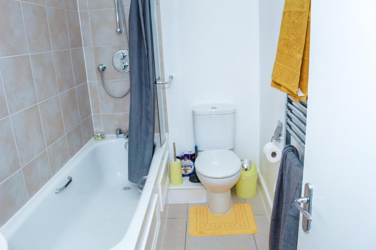 Camden Guest House Double Bedroom With Super Large King Bed 런던 외부 사진