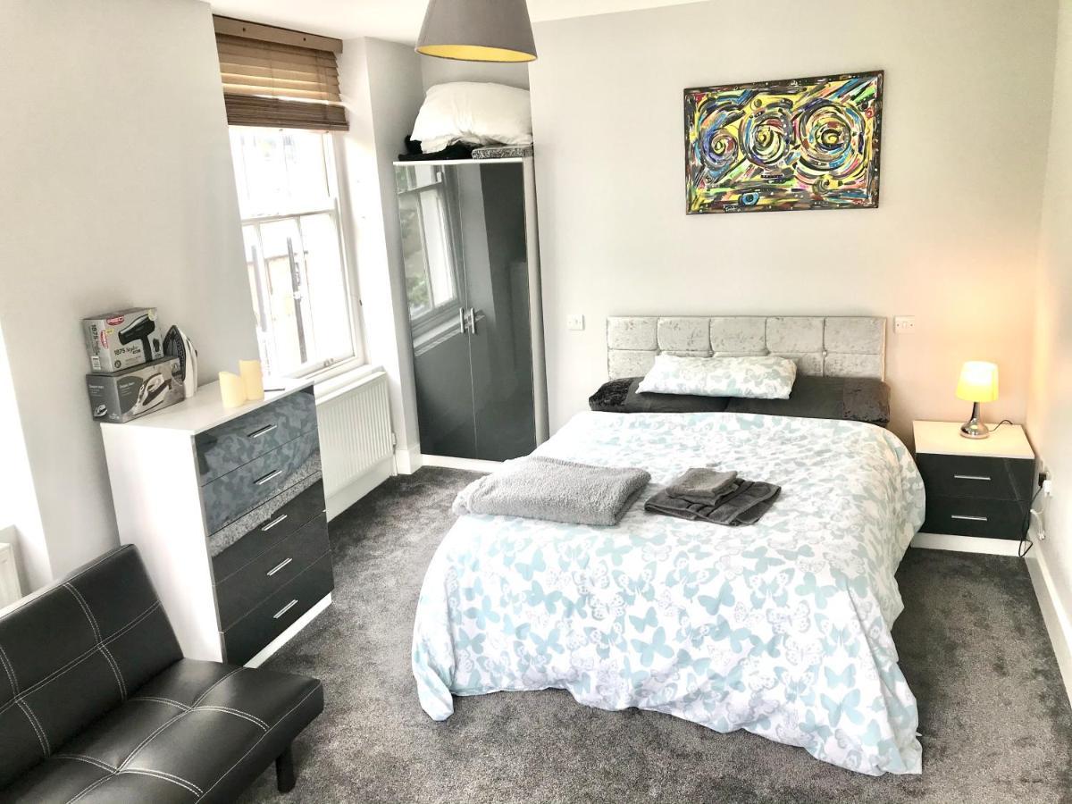 Camden Guest House Double Bedroom With Super Large King Bed 런던 외부 사진