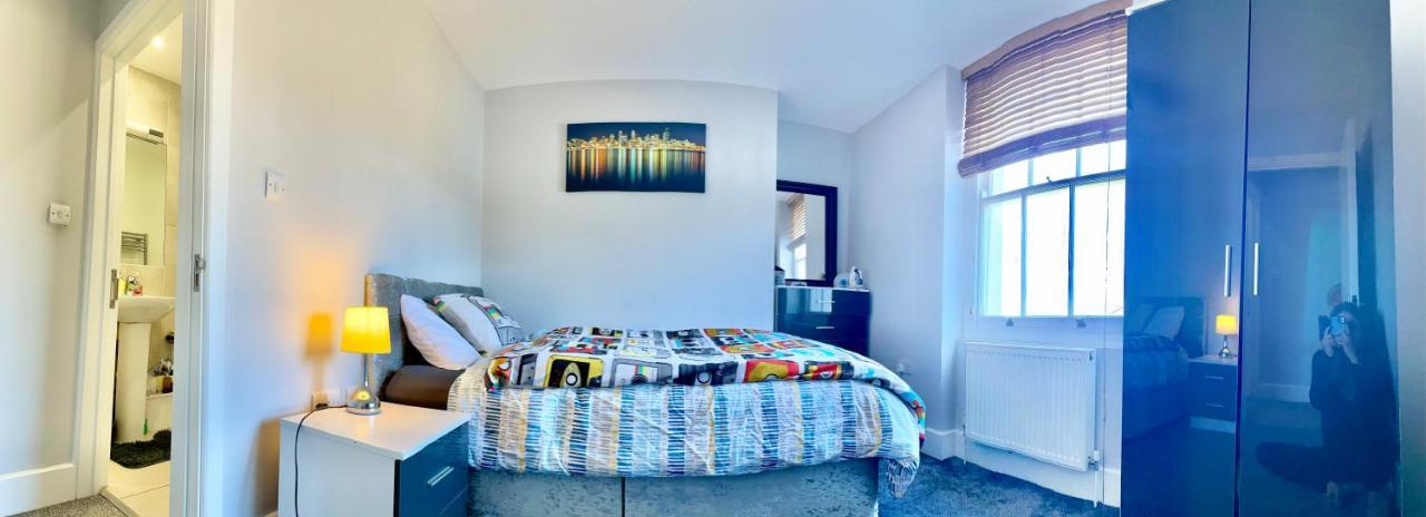 Camden Guest House Double Bedroom With Super Large King Bed 런던 외부 사진
